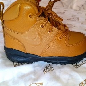Manoa Nike boots toddler 6c